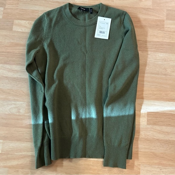 Essential Crewneck Cashmere Sweater main image 0